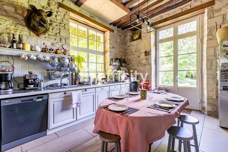 Maison - 463 m² - 12 pièces