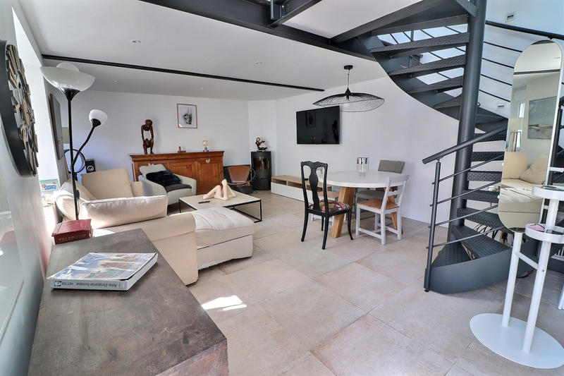 Maison - 280 m² - 9 pièces