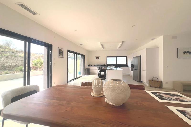 Propriété - 210 m² - 4 pièces