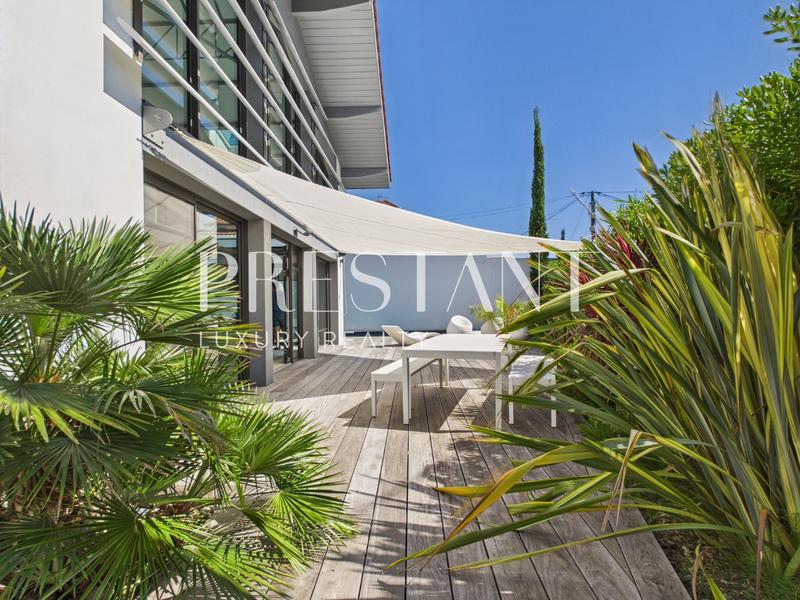 Maison - 400 m² - 6 pièces