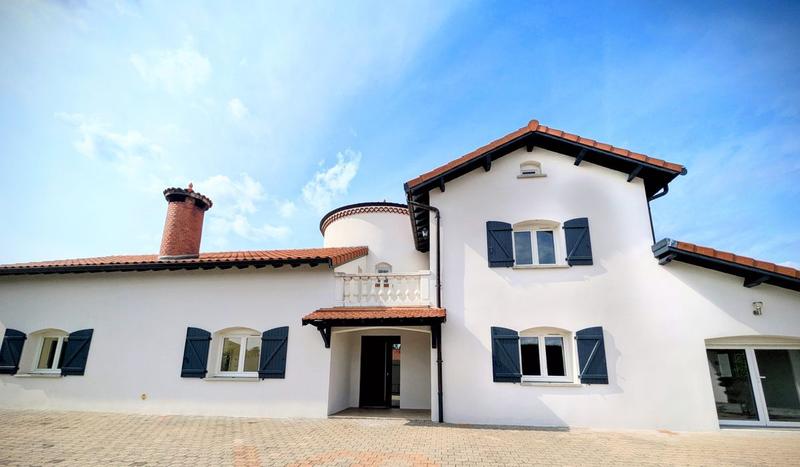 Maison - 280 m² - 7 pièces