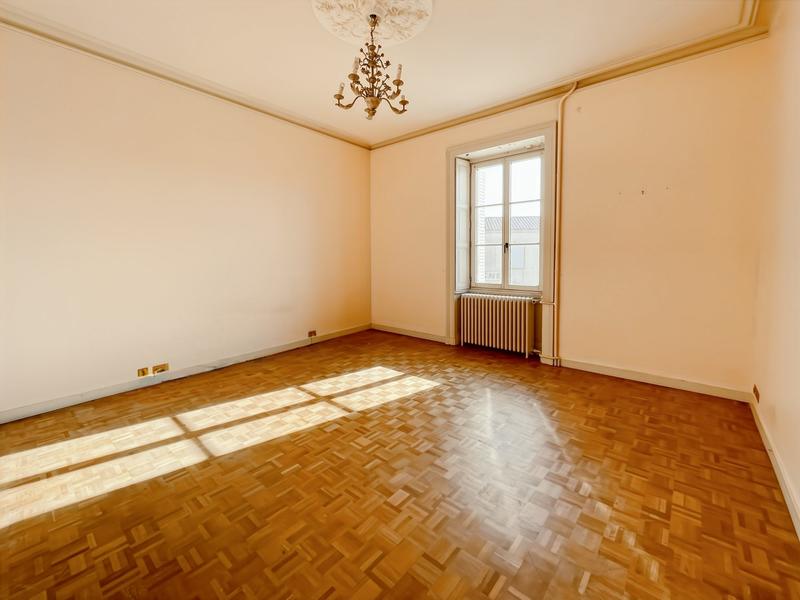 Maison - 239 m² - 8 pièces