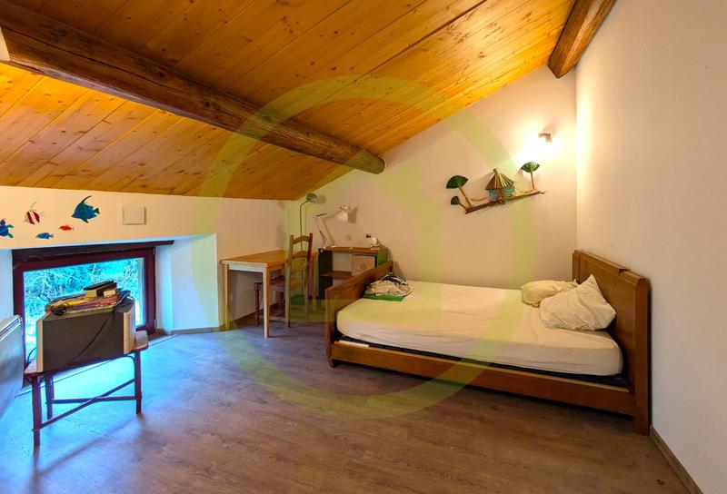 Maison - 440 m² - 16 pièces