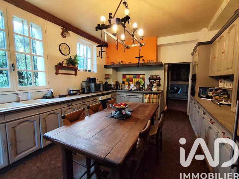 Maison - 240 m² - 8 pièces