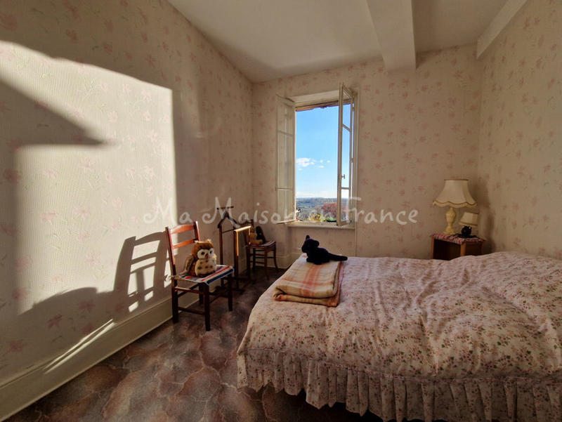 Maison - 240 m² - 11 pièces