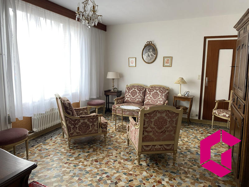 Maison traditionnelle - 220 m² - 8 pièces