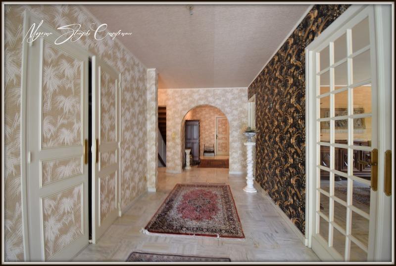 Propriété - 231 m² - 8 pièces