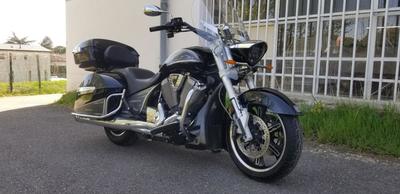Victory Motorcycles Cross roads luxe 1731 victory Noir