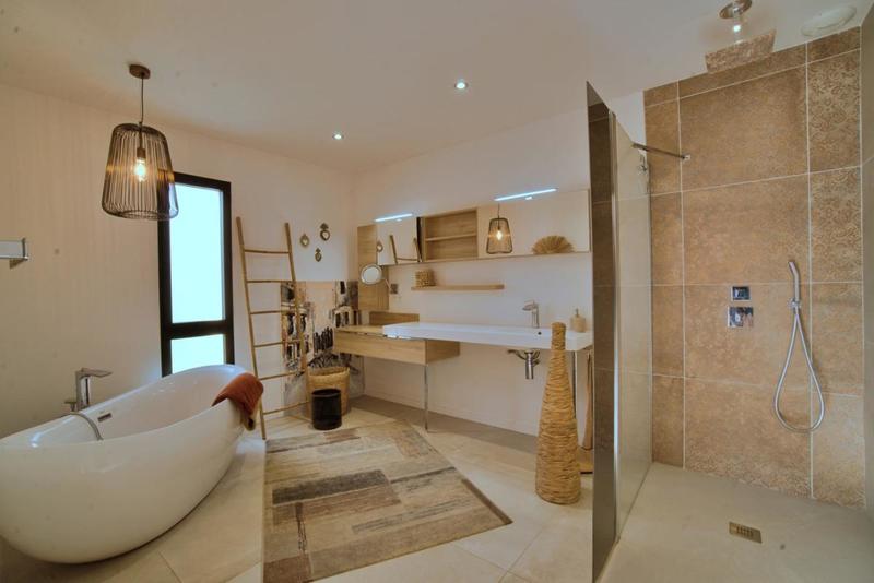 Maison - 250 m² - 7 pièces