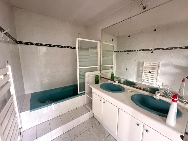 Appartement - 99 m² - 4 pièces