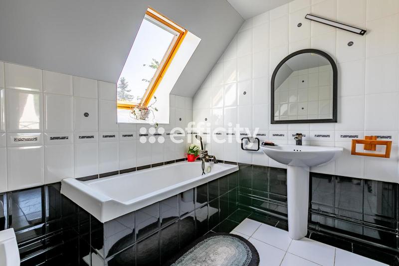 Maison - 136 m² - 6 pièces