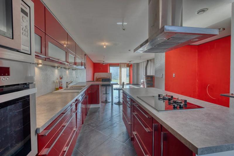 Maison - 270 m² - 9 pièces