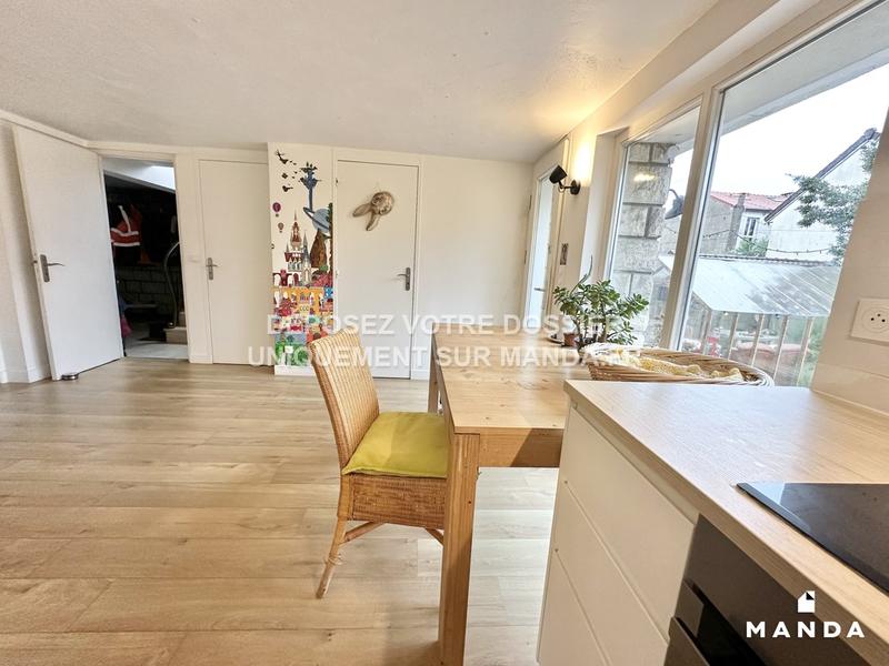 Chambre - 12 m² - 10 pièces