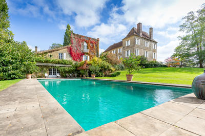 Château - 1 302 m² - 25 pièces