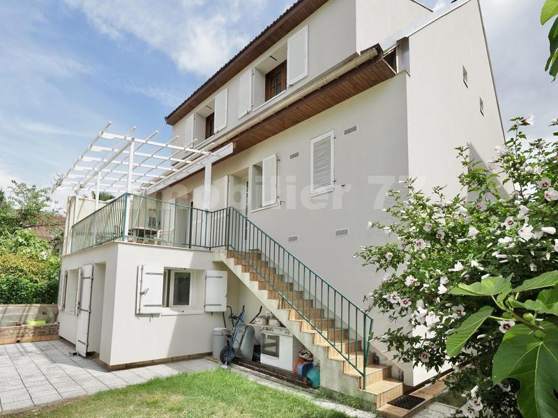 Maison traditionnelle - 154 m² - 7 pièces