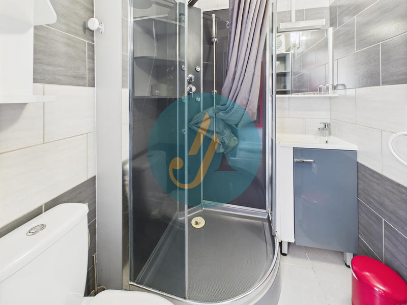 Maison - 198 m² - 11 pièces