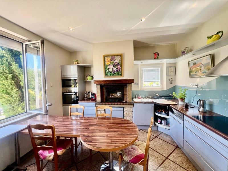 Maison - 256 m² - 6 pièces