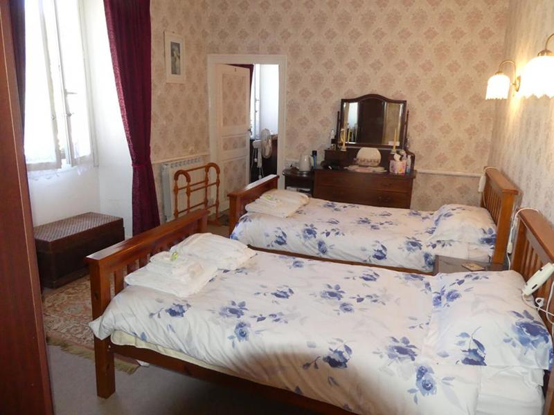 Maison chambre d'hôtes - 235 m² - 8 pièces