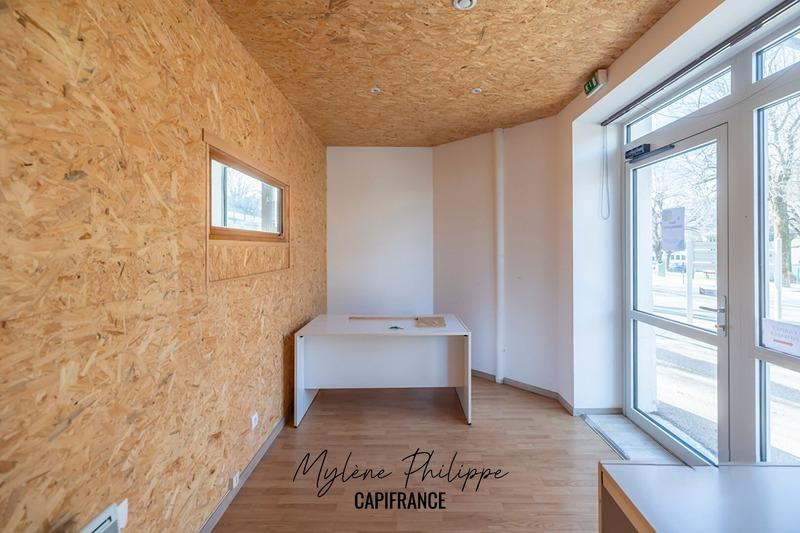 Local commercial - 111 m² - 2 pièces
