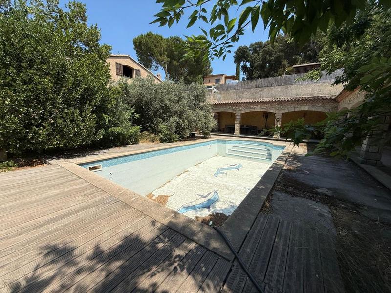 Maison - 320 m² - 5 pièces