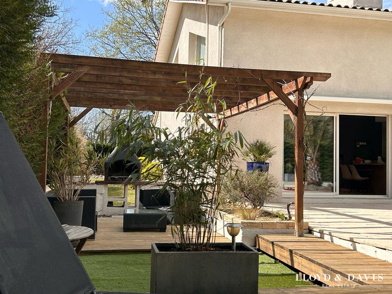 Maison contemporaine - 203 m² - 8 pièces