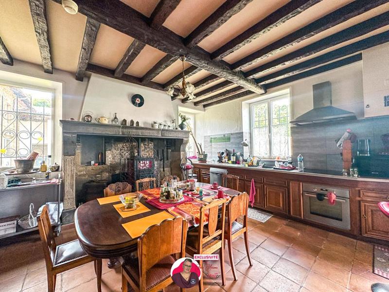 Maison - 868 m² - 23 pièces