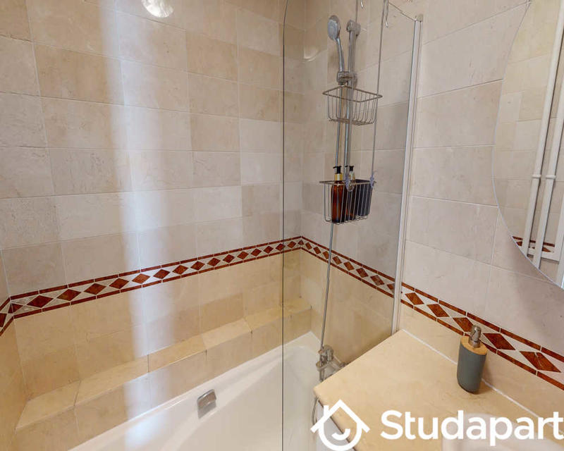 Chambre - 80 m² - 1 pièce