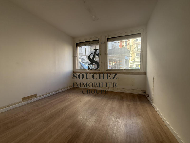 Local commercial - 100 m² - 7 pièces