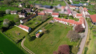 Maison - 976 m² - 28 pièces