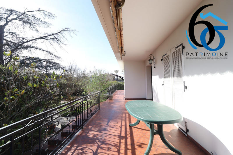 Maison - 218 m² - 7 pièces