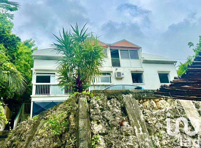 Maison - 230 m² - 8 pièces