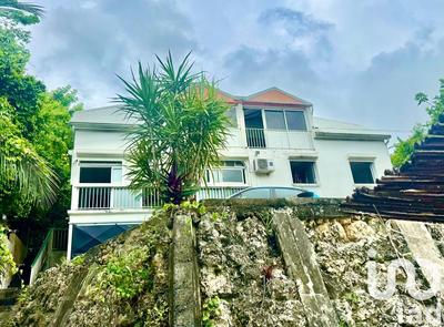 Maison - 230 m² - 8 pièces