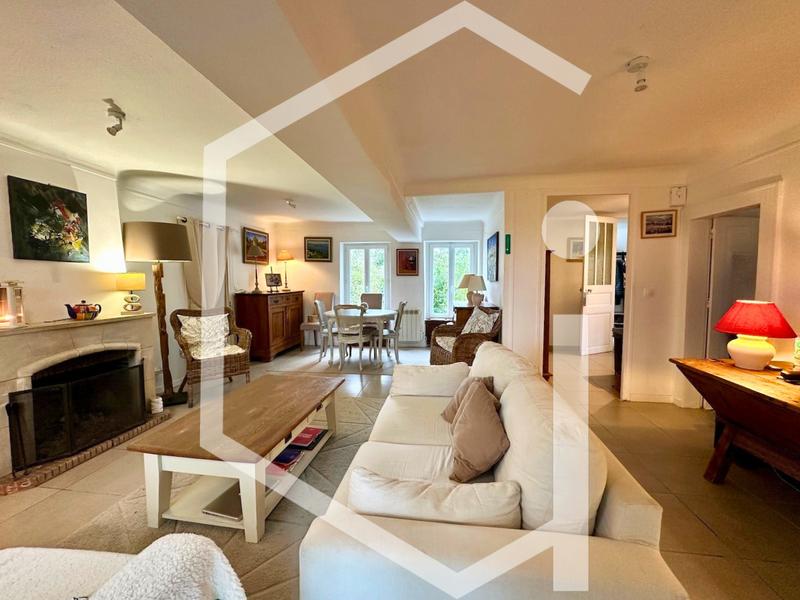 Maison - 182 m² - 7 pièces