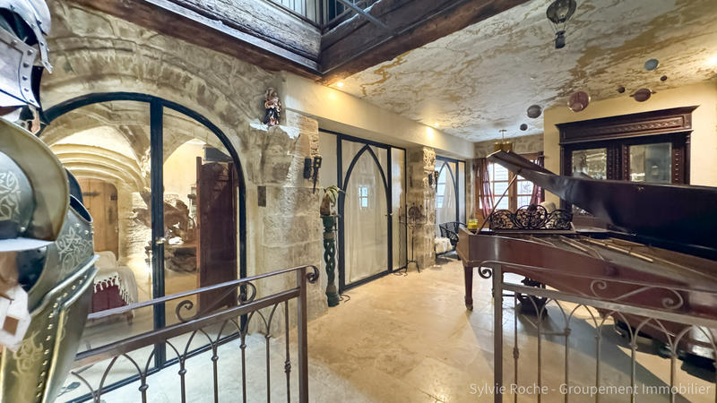 Propriété - 402 m² - 8 pièces