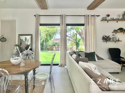 Maison - 261 m² - 9 pièces