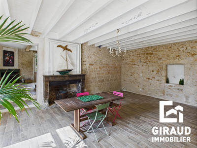 Maison - 210 m² - 6 pièces