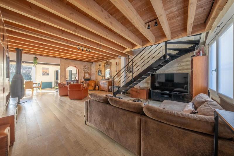 Maison - 202 m² - 5 pièces