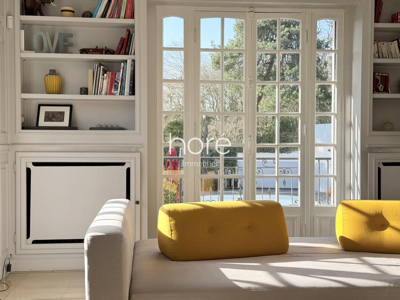 Maison - 290 m² - 9 pièces