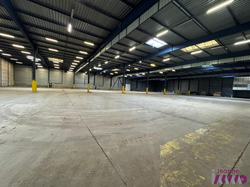 Entrepôt - 1 200 m²