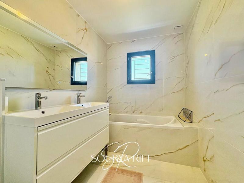 Maison - 137 m² - 5 pièces