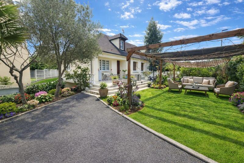 Maison - 209 m² - 9 pièces