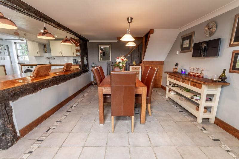 Maison - 321 m² - 12 pièces