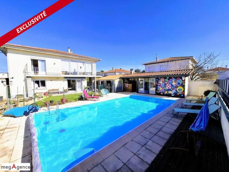 Maison - 220 m² - 7 pièces