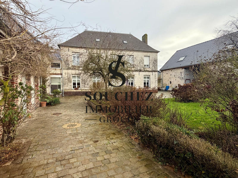 Maison - 250 m² - 8 pièces