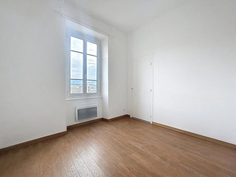 Appartement - 96 m² - 5 pièces
