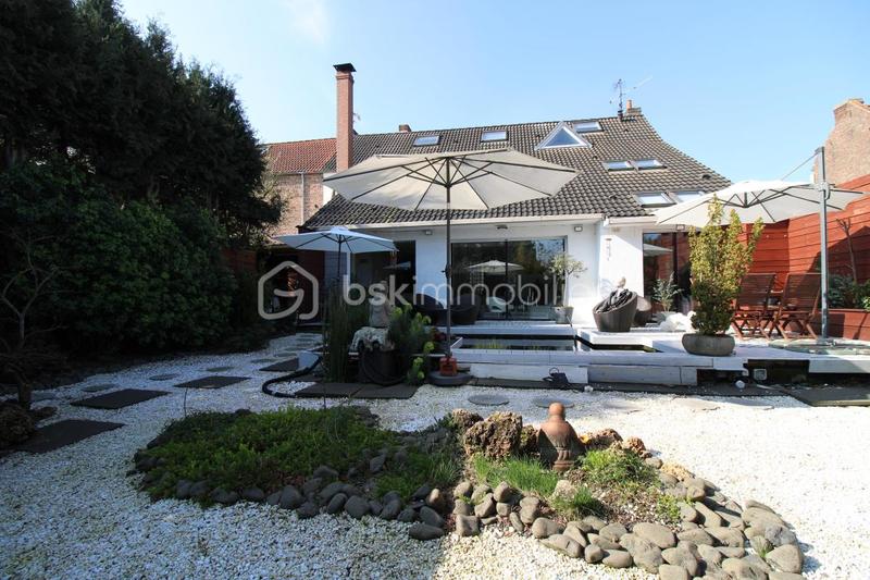 Maison - 205 m² - 7 pièces