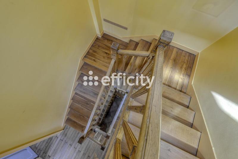 Maison - 217 m² - 9 pièces