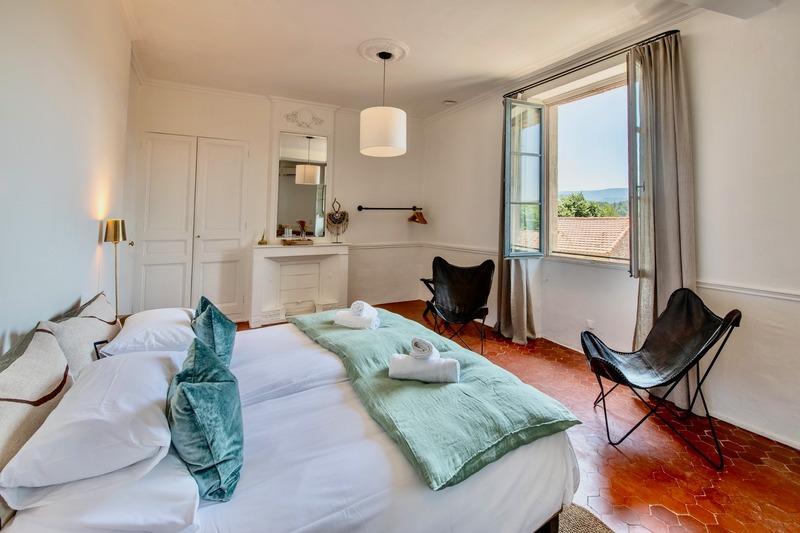 Maison - 440 m² - 12 pièces