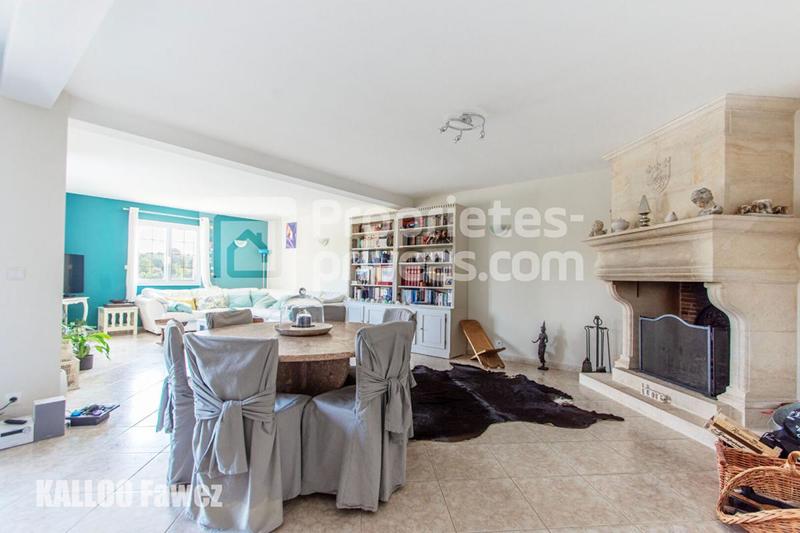 Maison - 222 m² - 8 pièces