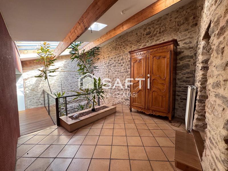 Maison - 220 m² - 6 pièces